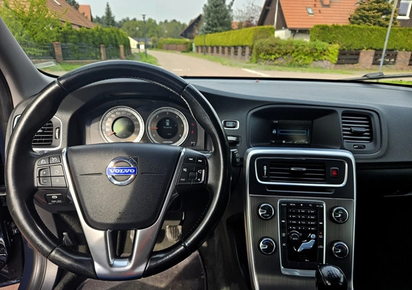 Volvo V60 cena 32900 przebieg: 289900, rok produkcji 2011 z Ujście małe 211